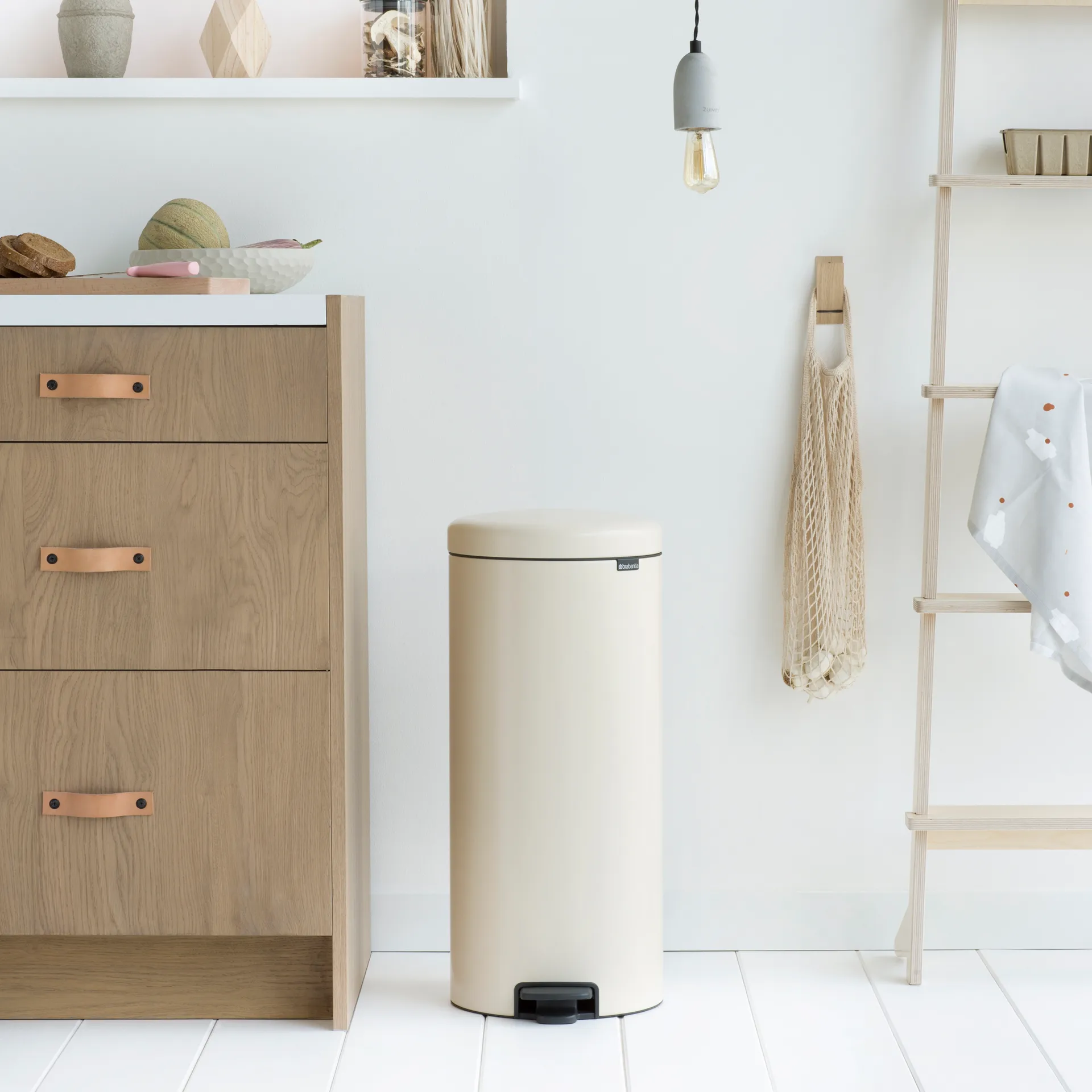 New Icon pedalhink 30 liter, almond Brabantia