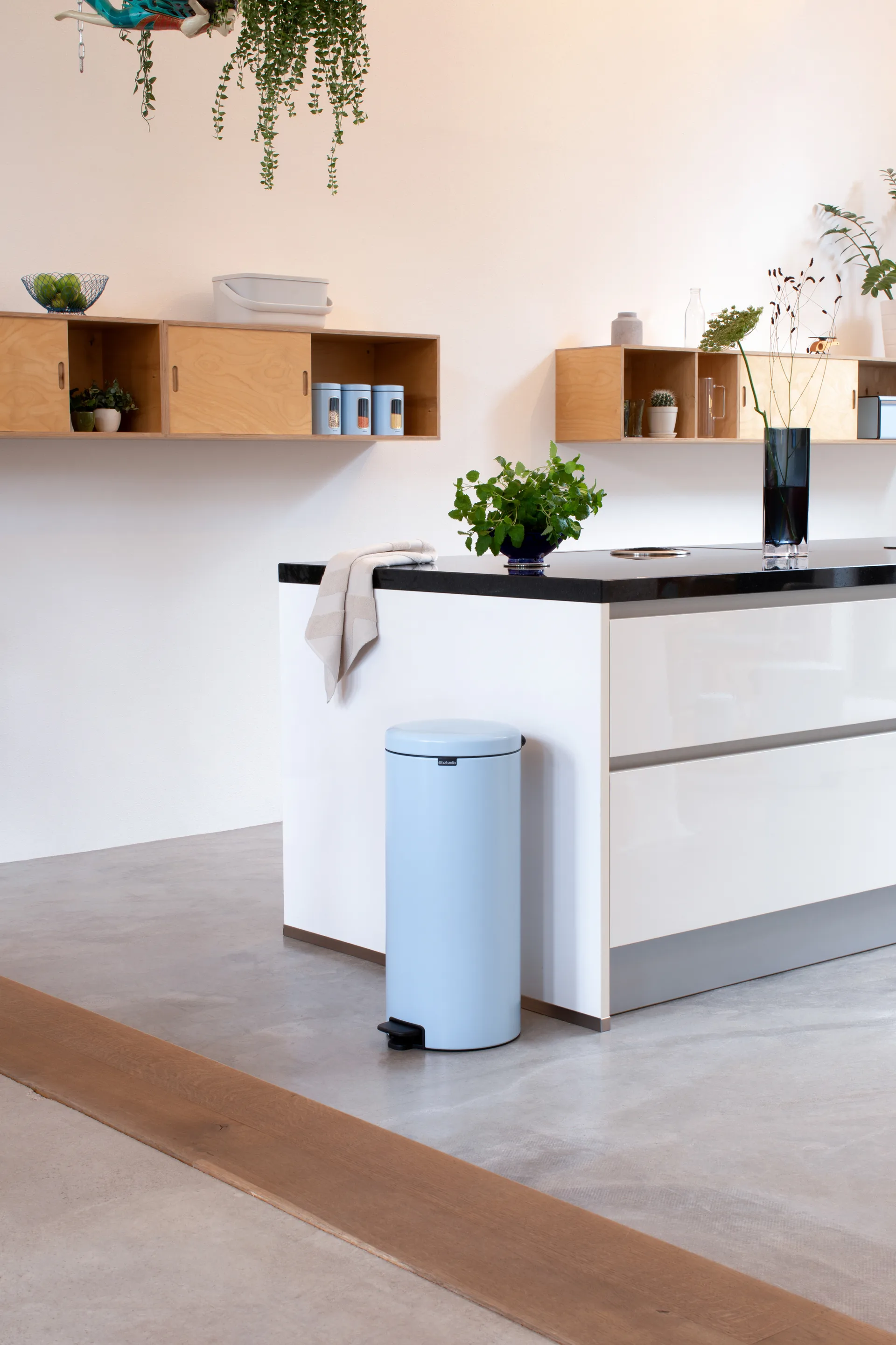 New Icon pedalhink 30 liter, Dreamy blue Brabantia