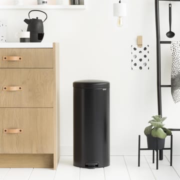 New Icon pedalhink 30 liter - matt black (svart) - Brabantia