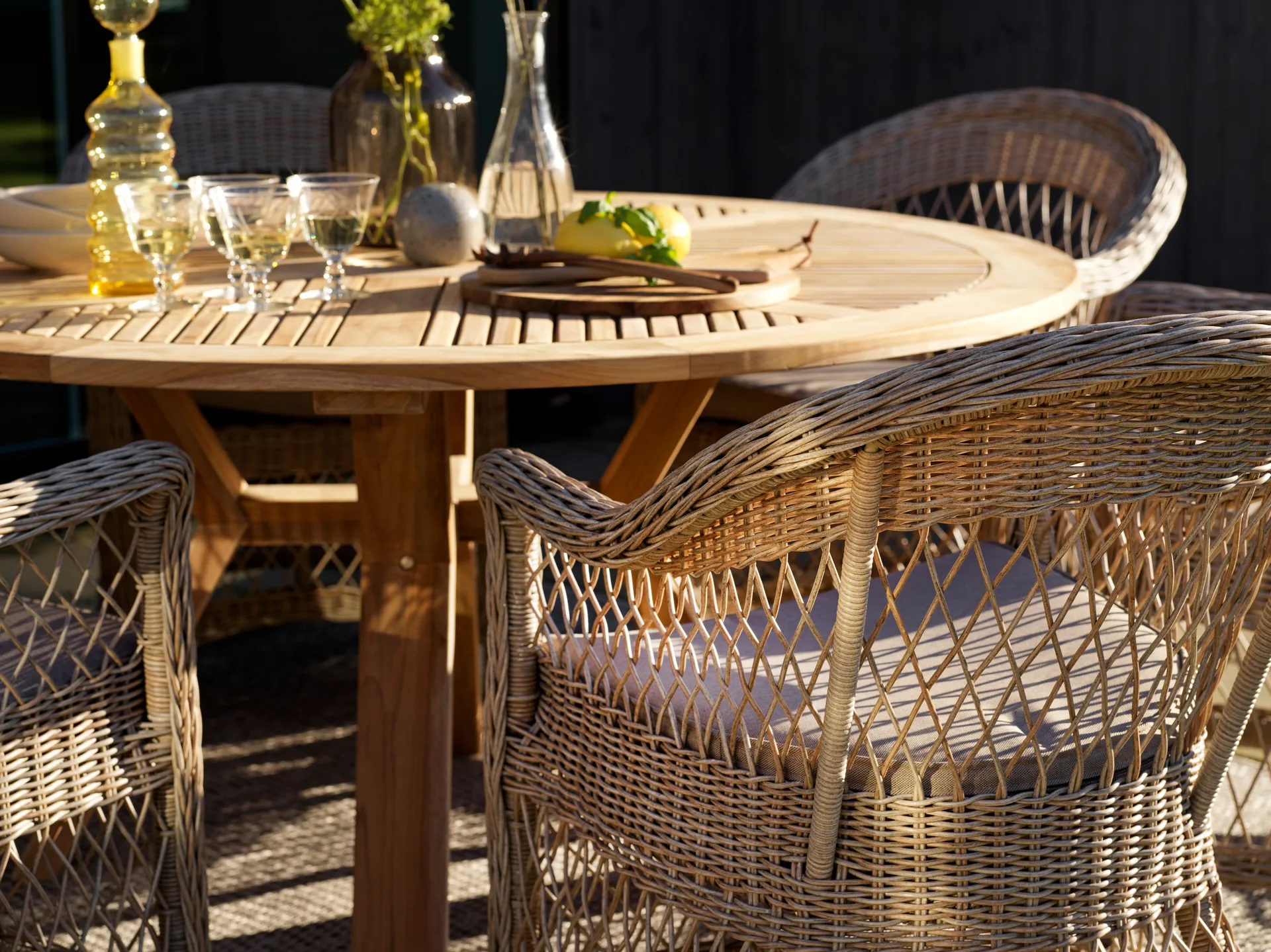 Kamomill karmstol med sitt- och ryggdyna, Beige-sand Brafab