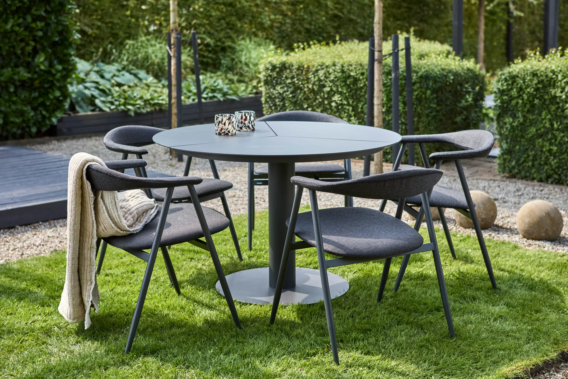 Peace matbord Ø110 cm Anthracite,  Brafab