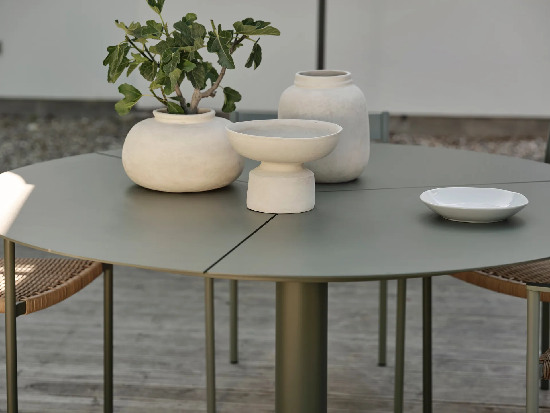 Peace matbord Ø110 cm Nordic green Brafab