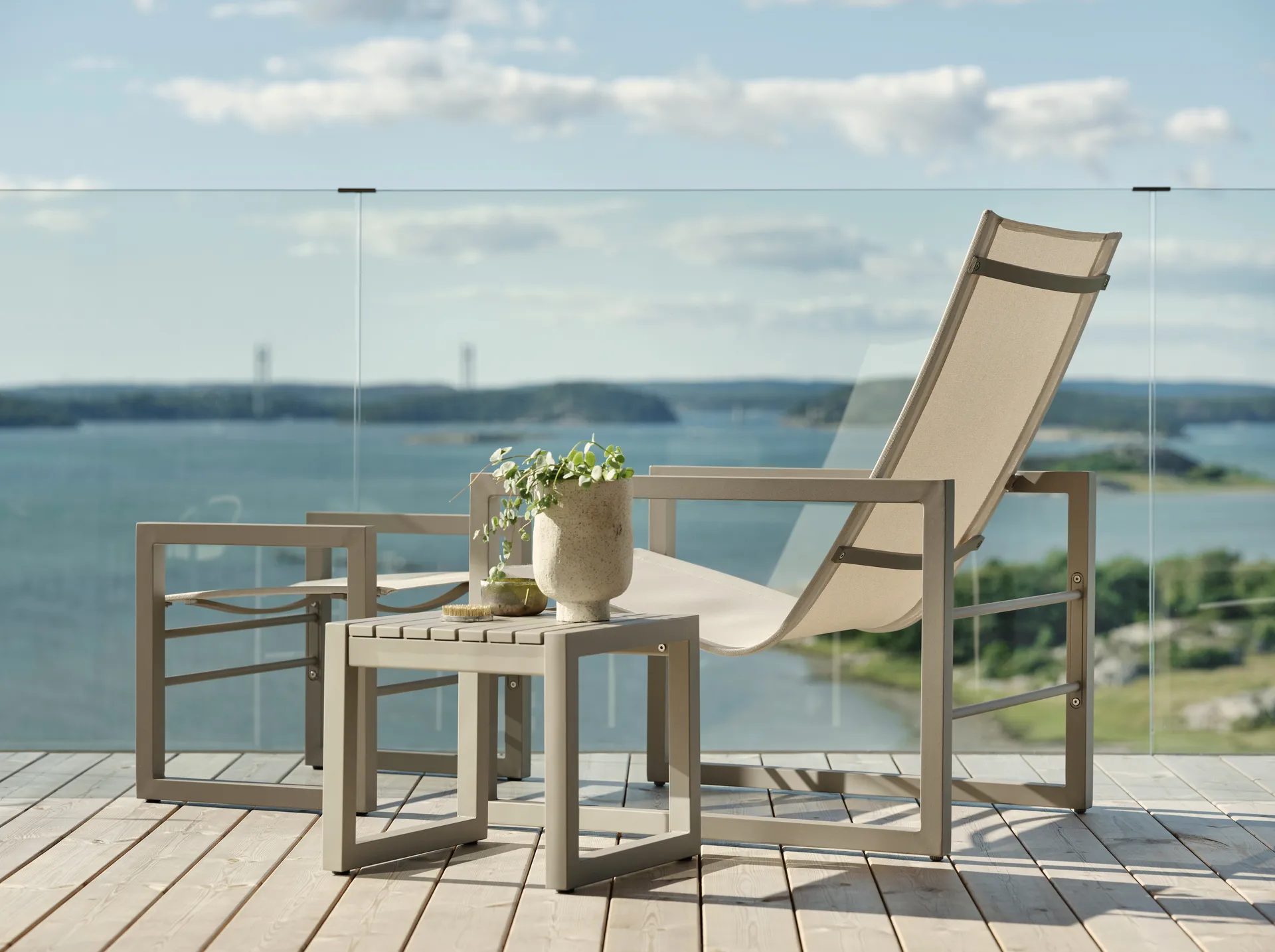 Vevi sidobord, Svart Brafab