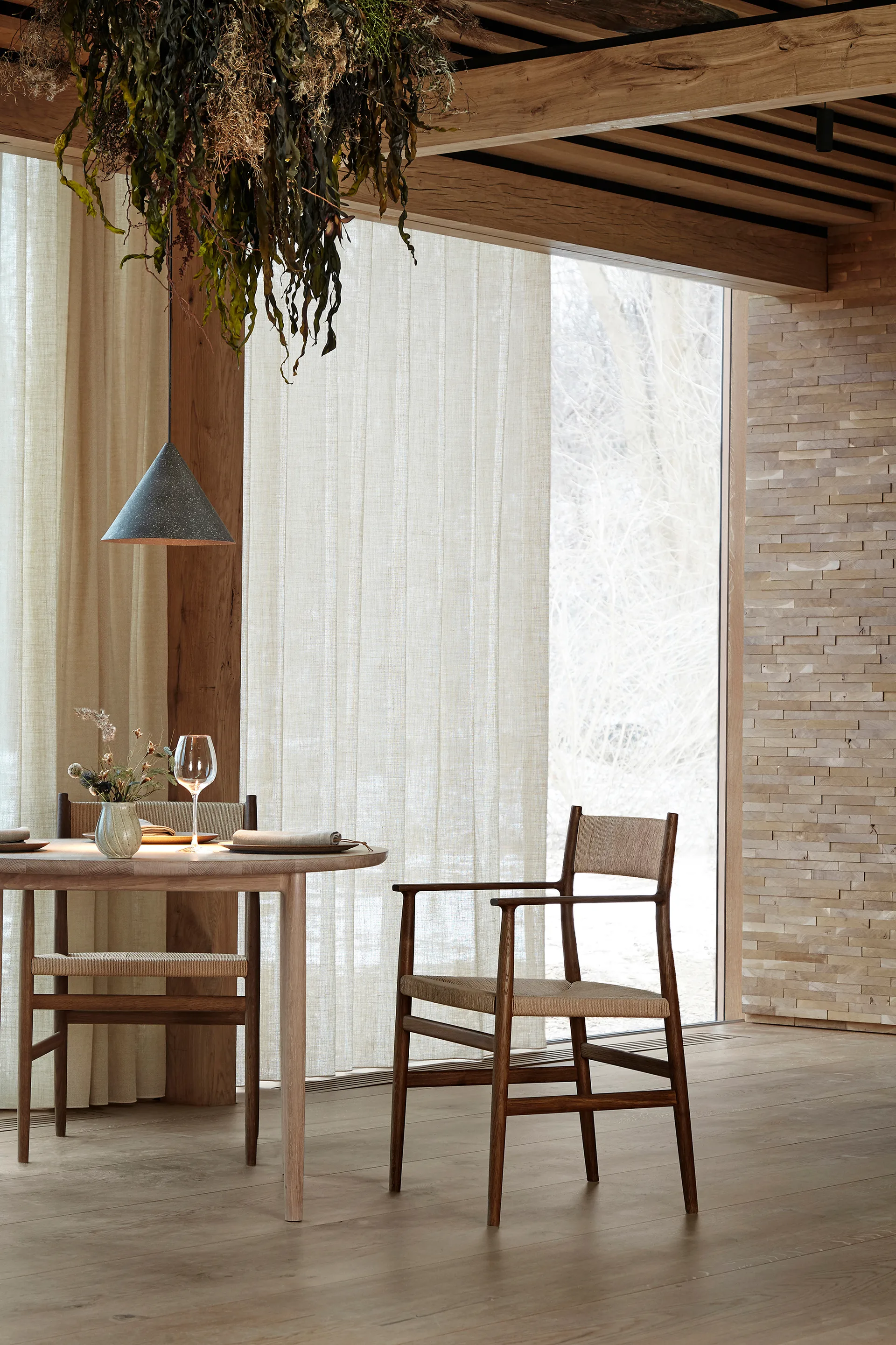 Arv karmstol vävd rygg och sits, Rökoljad ek-papperssnöre Brdr. Krüger