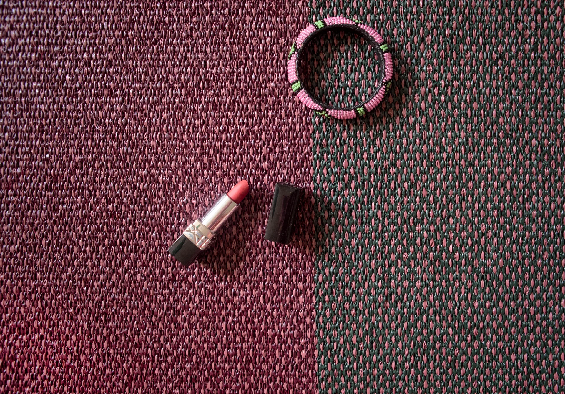 Moor matta raspberry (grön-rosa), 70x300 cm Brita Sweden