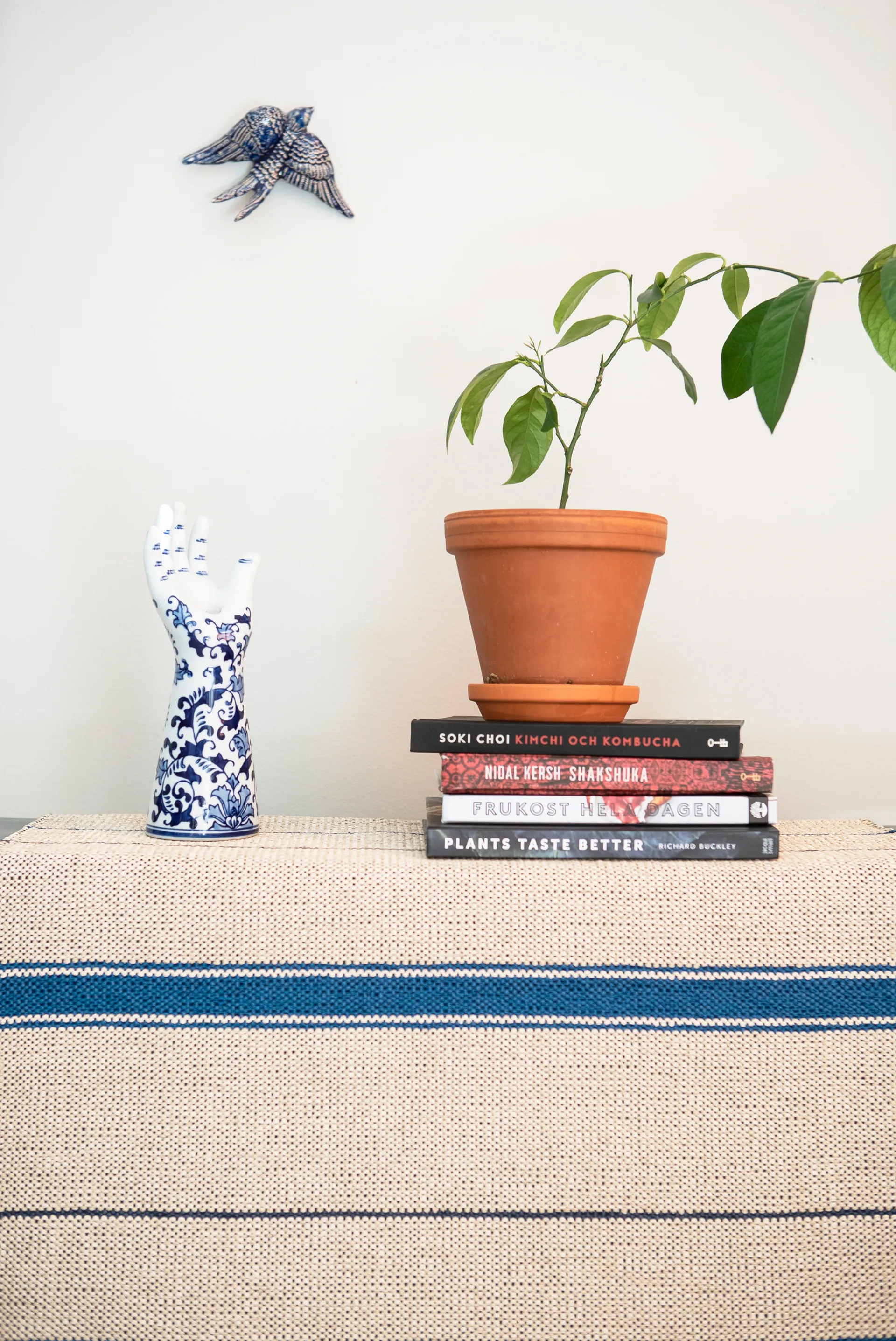 Trapeze matta indigo (cremevit-blå), 80x225 cm Brita Sweden