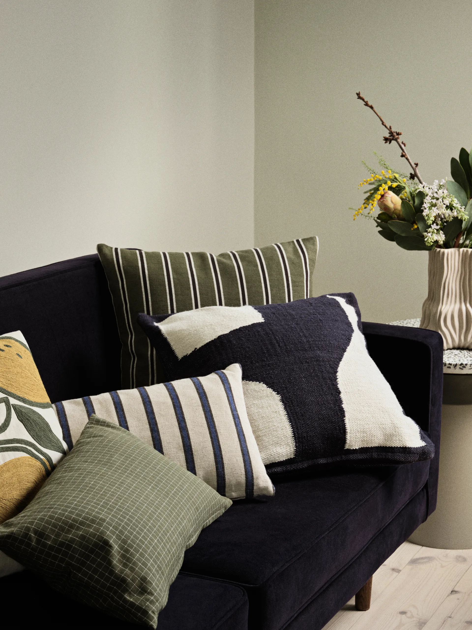 Dagmar kuddfodral 30x50 cm, Off white-intense blue Broste Copenhagen