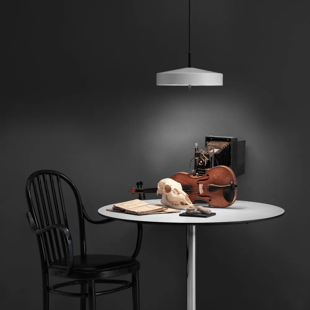 Cymbal pendel, röd matt, svart sladd, ø32 cm Bsweden