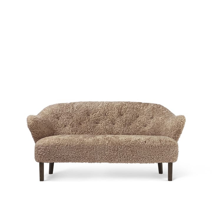 Ingeborg 2,5-sits soffa - fårskinn sahara, ben ek rökt - By Lassen