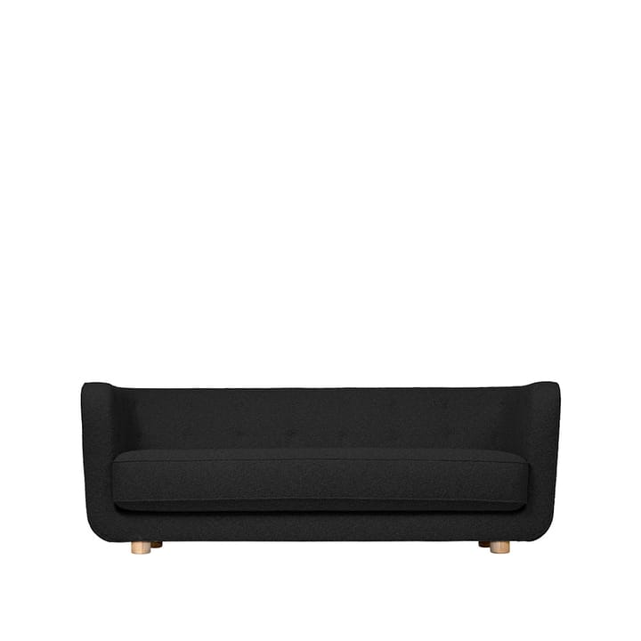 Vilhelm 3-sits soffa - tyg hallingdal 65 180 svart, ben ek natur - By Lassen