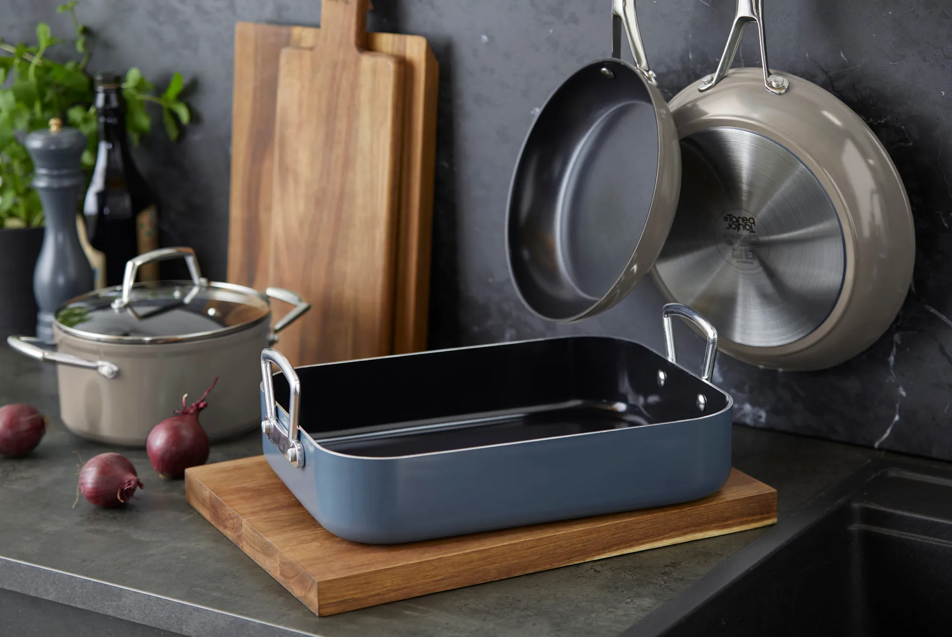 Vivian stekpanna aluminium Ø28 cm, Beige By Tareq Taylor