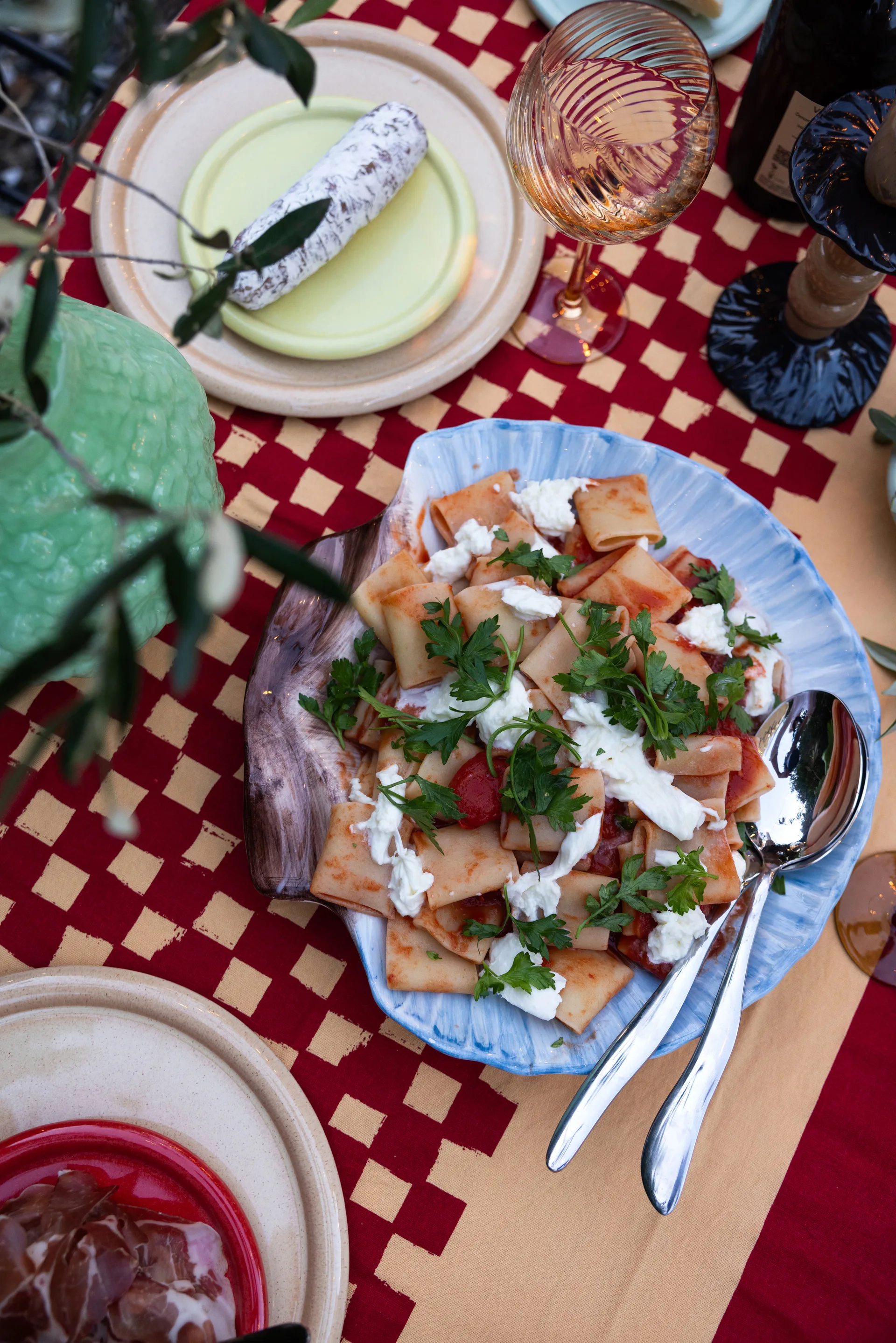 Armona uppläggningsfat 32x32,5 cm, Ljusblå Byon