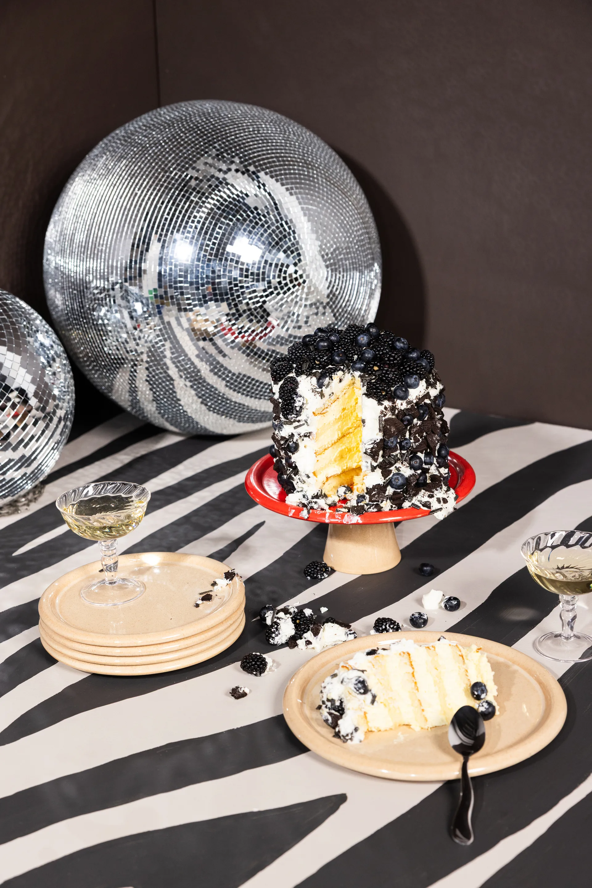 Porto kakfat Ø26x11 cm, Röd-beige Byon