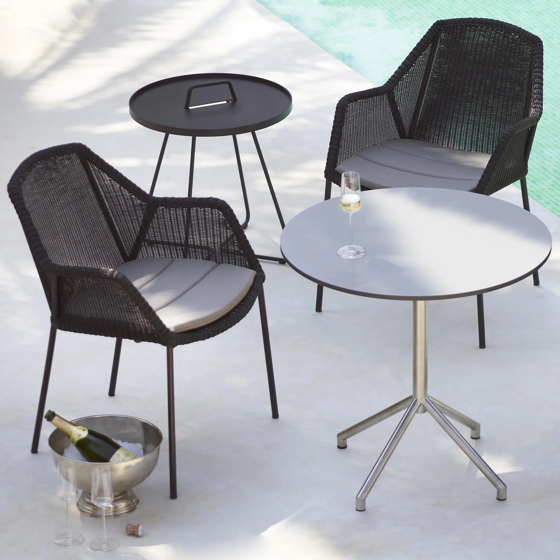 Breeze stapelbar karmstol weave, Black Cane-line