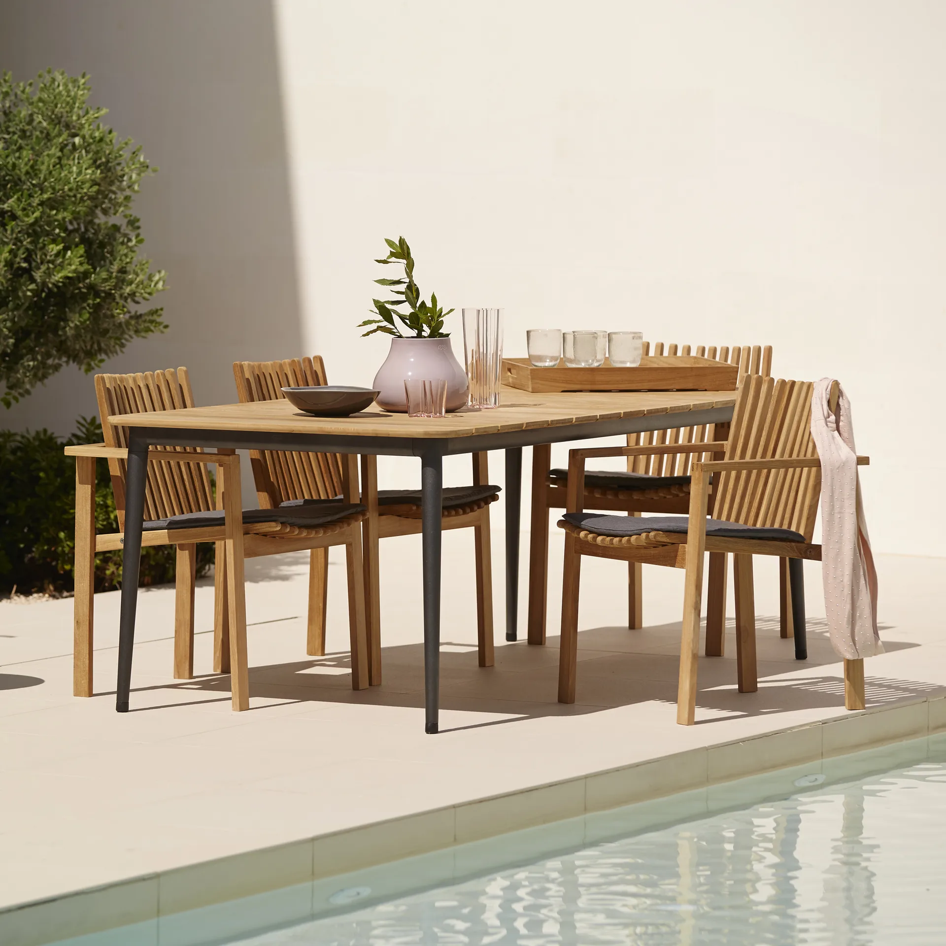 Core matbord teak 160x90x74 cm, Lava grey stativ Cane-line