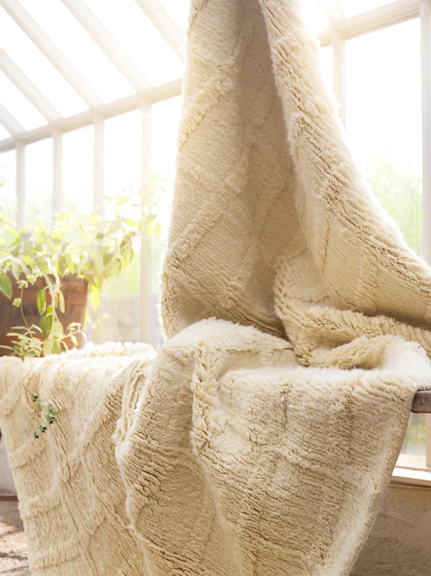 Badal ullmatta, Off white 250x350 cm Chhatwal & Jonsson