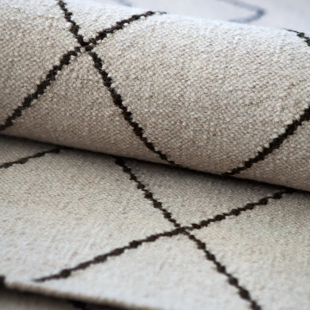 Diamond matta, Dark grey/off white-184x280 cm Chhatwal & Jonsson