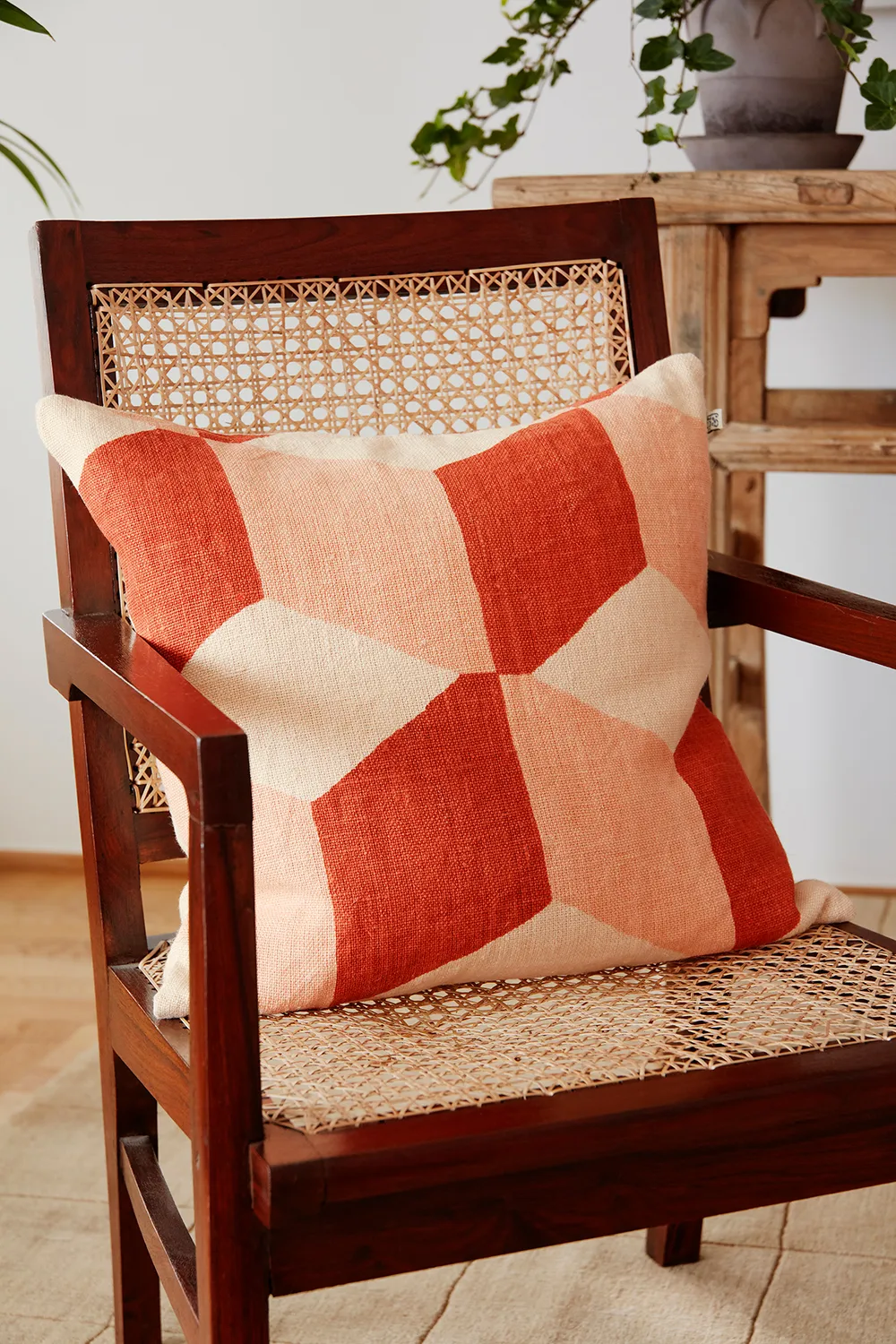 Hawa kuddfodral 50x50 cm, Light beige-apricot-rose Chhatwal & Jonsson