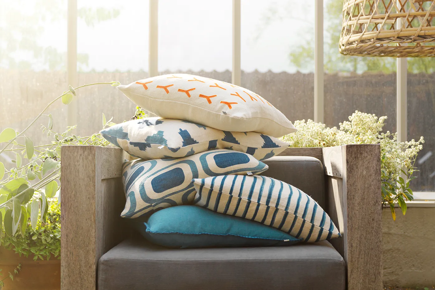 Ikat Agra kuddfodral 50x50 cm, Heaven blue-palace blue Chhatwal & Jonsson