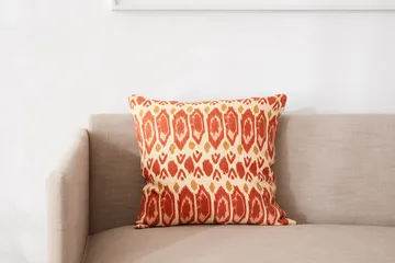 Ikat Bombay kuddfodral 50x50 cm - Apricot orange-rose-yellow - Chhatwal & Jonsson