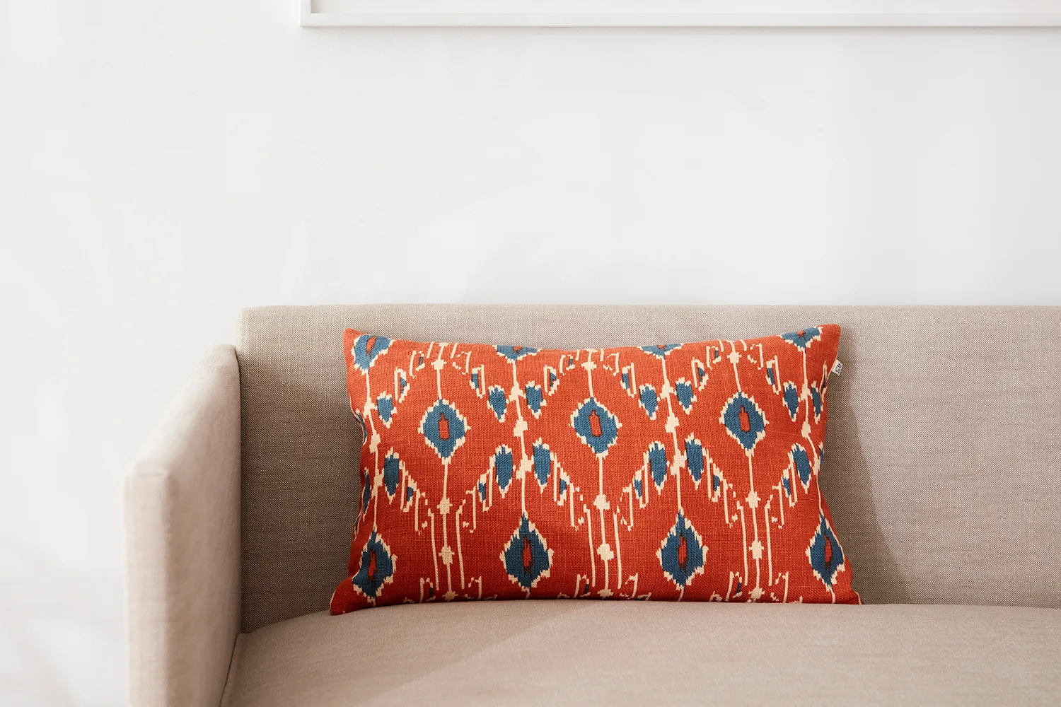 Ikat Goa kuddfodral 60x40 cm, Apricot orange-heaven blue Chhatwal & Jonsson