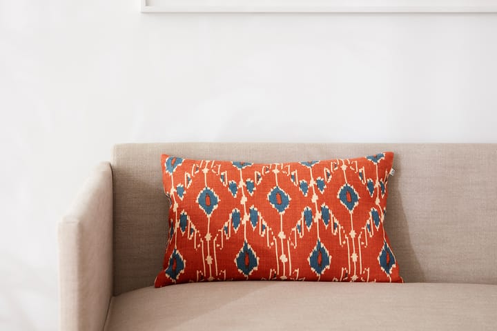 Ikat Goa kuddfodral 60x40 cm - Apricot orange-heaven blue - Chhatwal & Jonsson