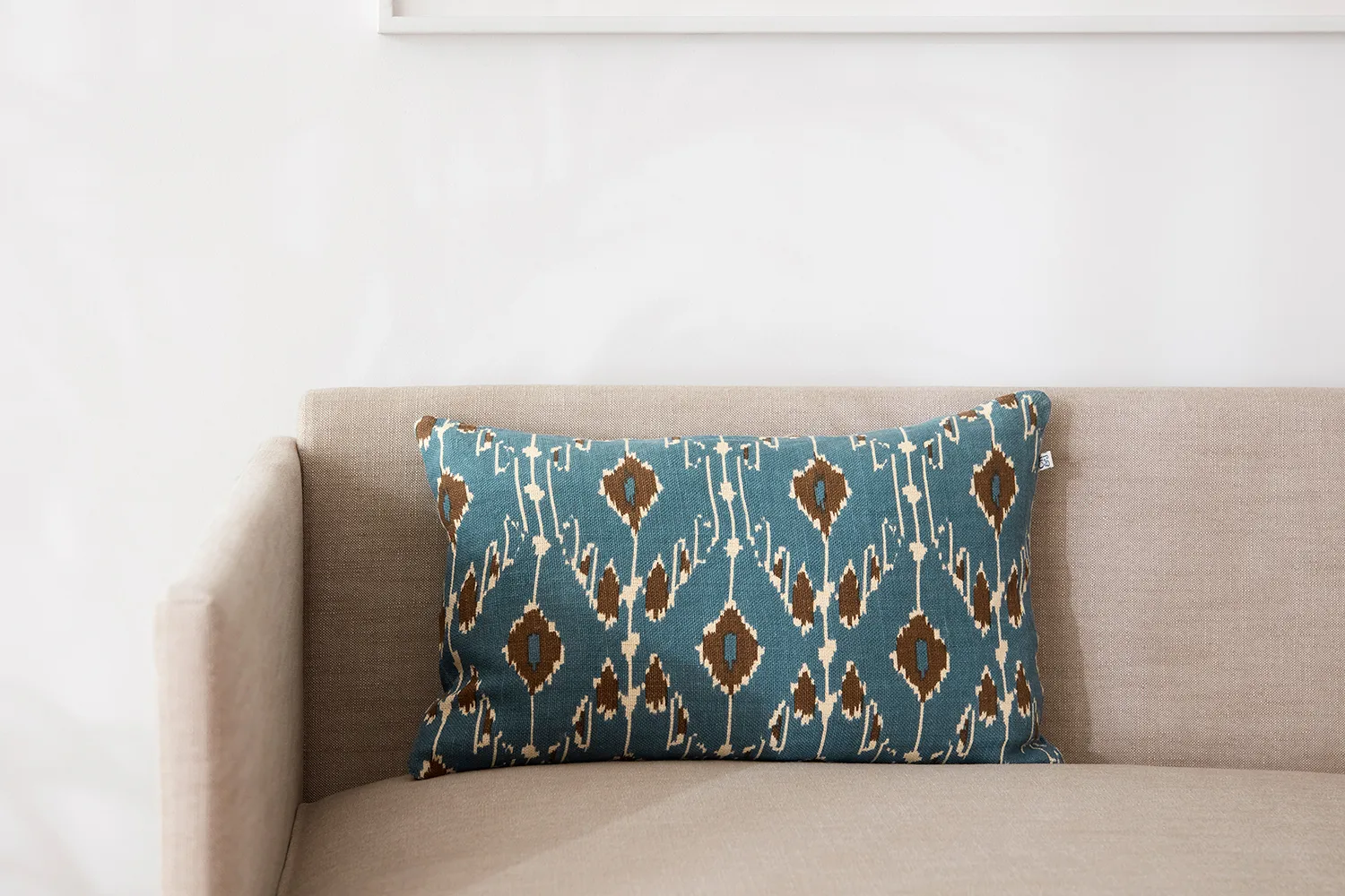 Ikat Goa kuddfodral 60x40 cm, Heaven blue-taupe Chhatwal & Jonsson