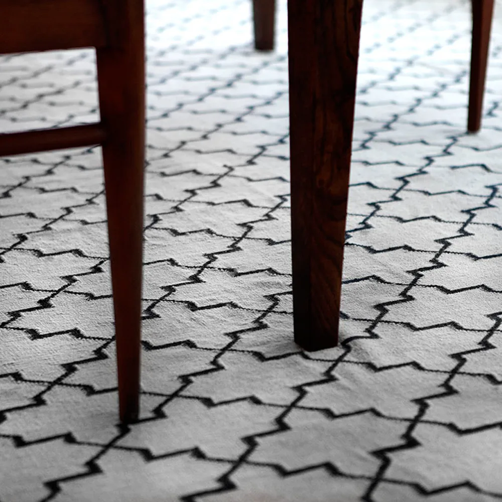 New Geometric matta, Dark grey/off white-180x272 cm Chhatwal & Jonsson