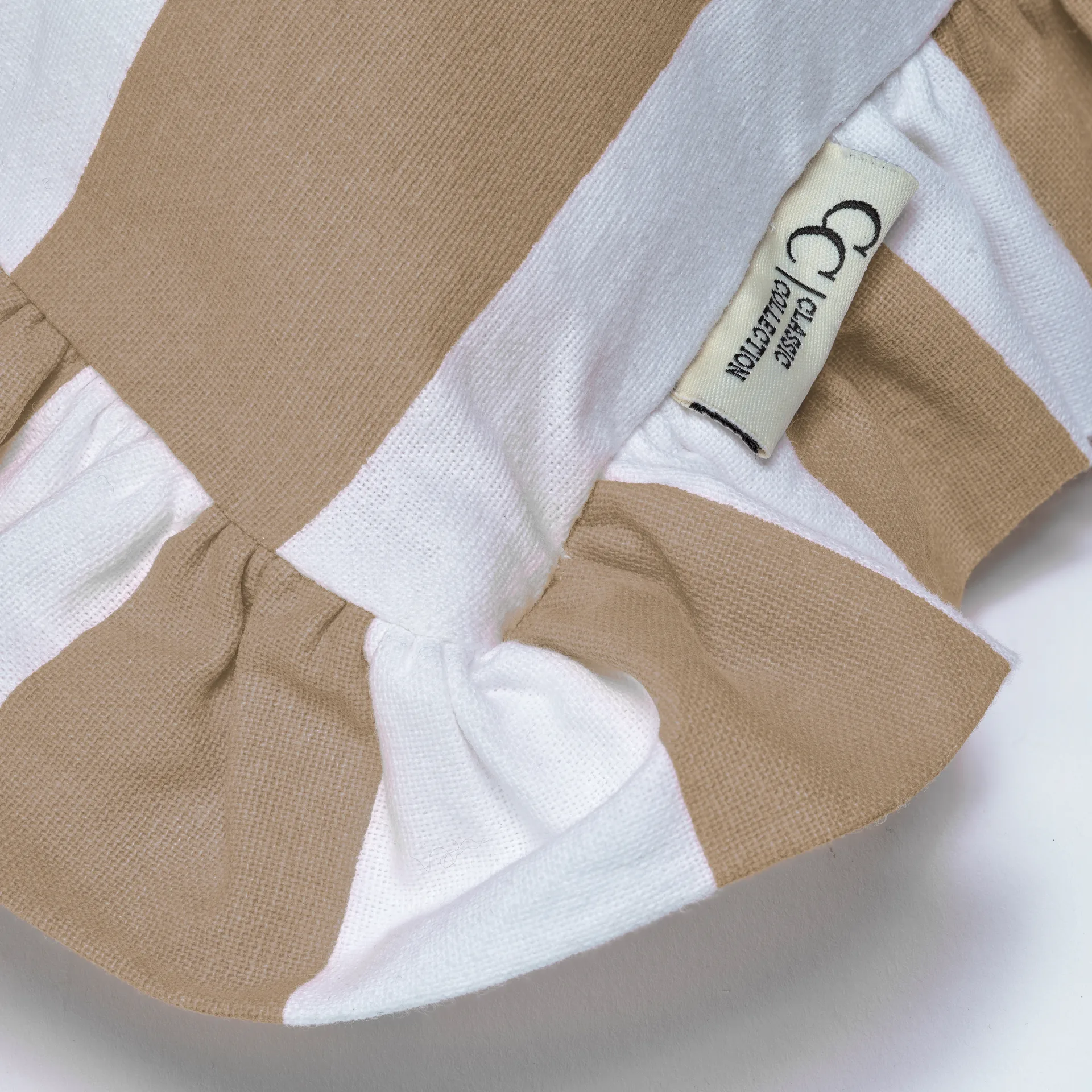 Ruffle Stripes kuddfodral 50x50 cm, Beige Classic Collection