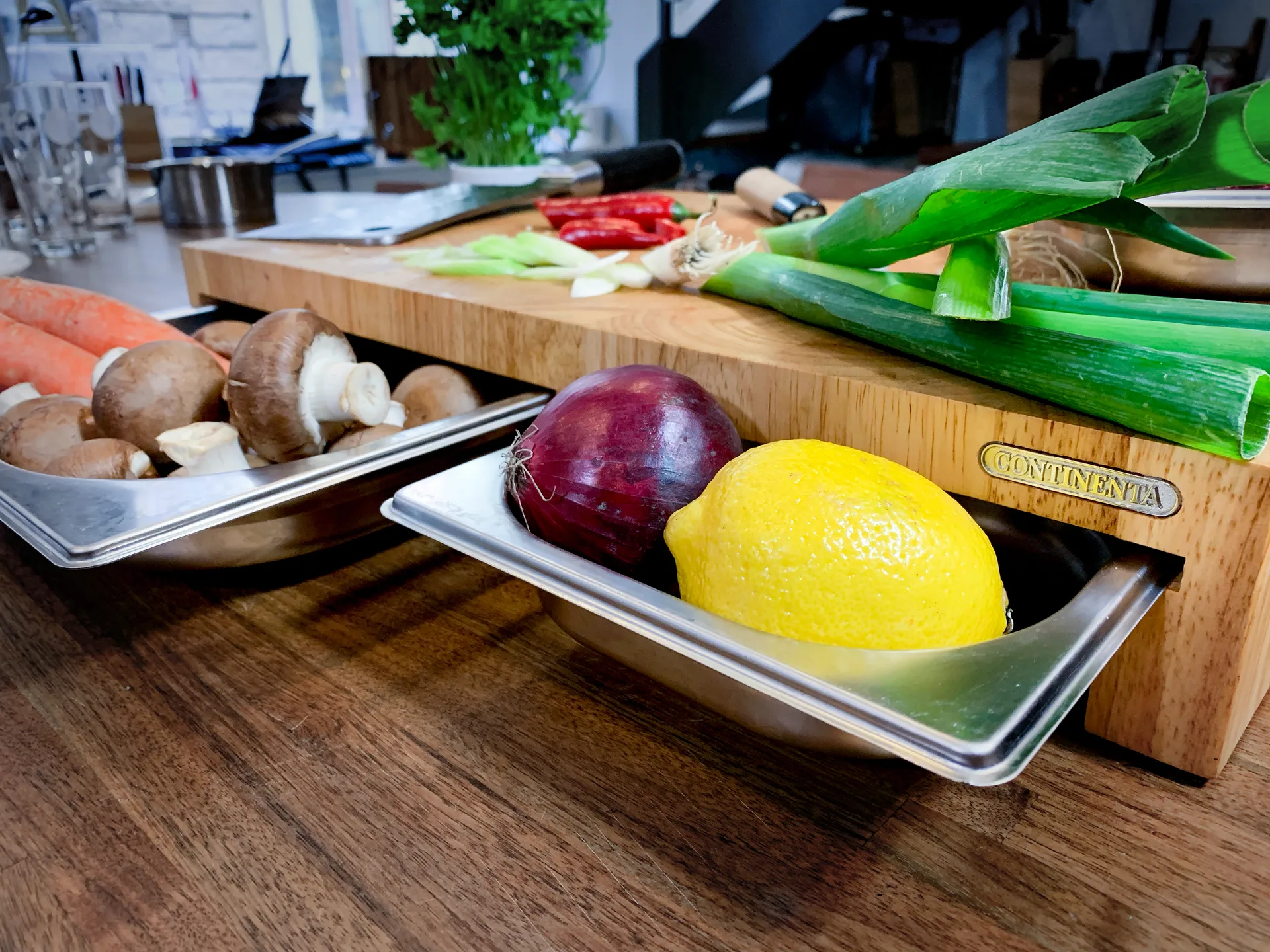 Skärbräda gummiträ med 3 bleck, 32x48 cm Continenta