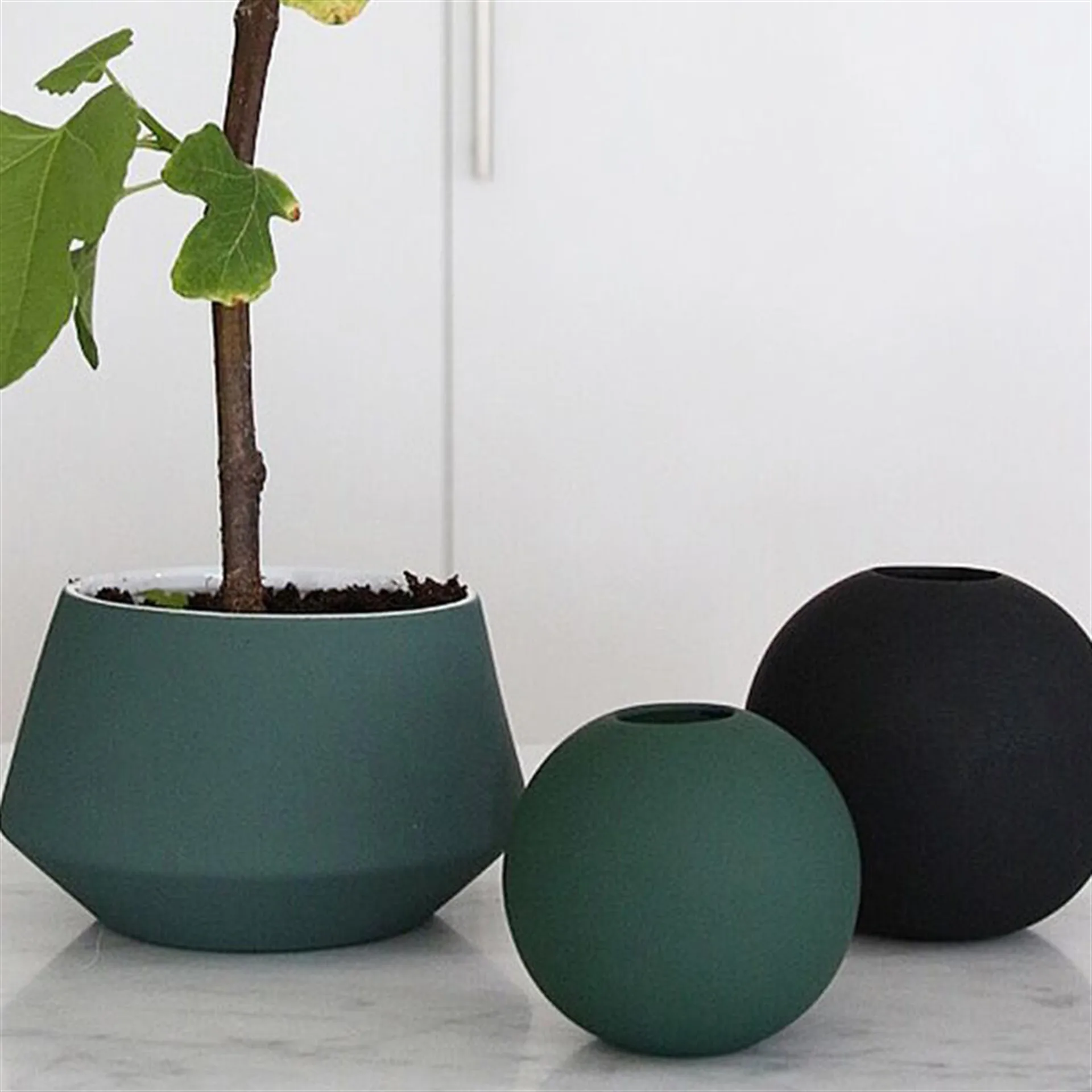 Ball vas dark green, 8 cm Cooee Design