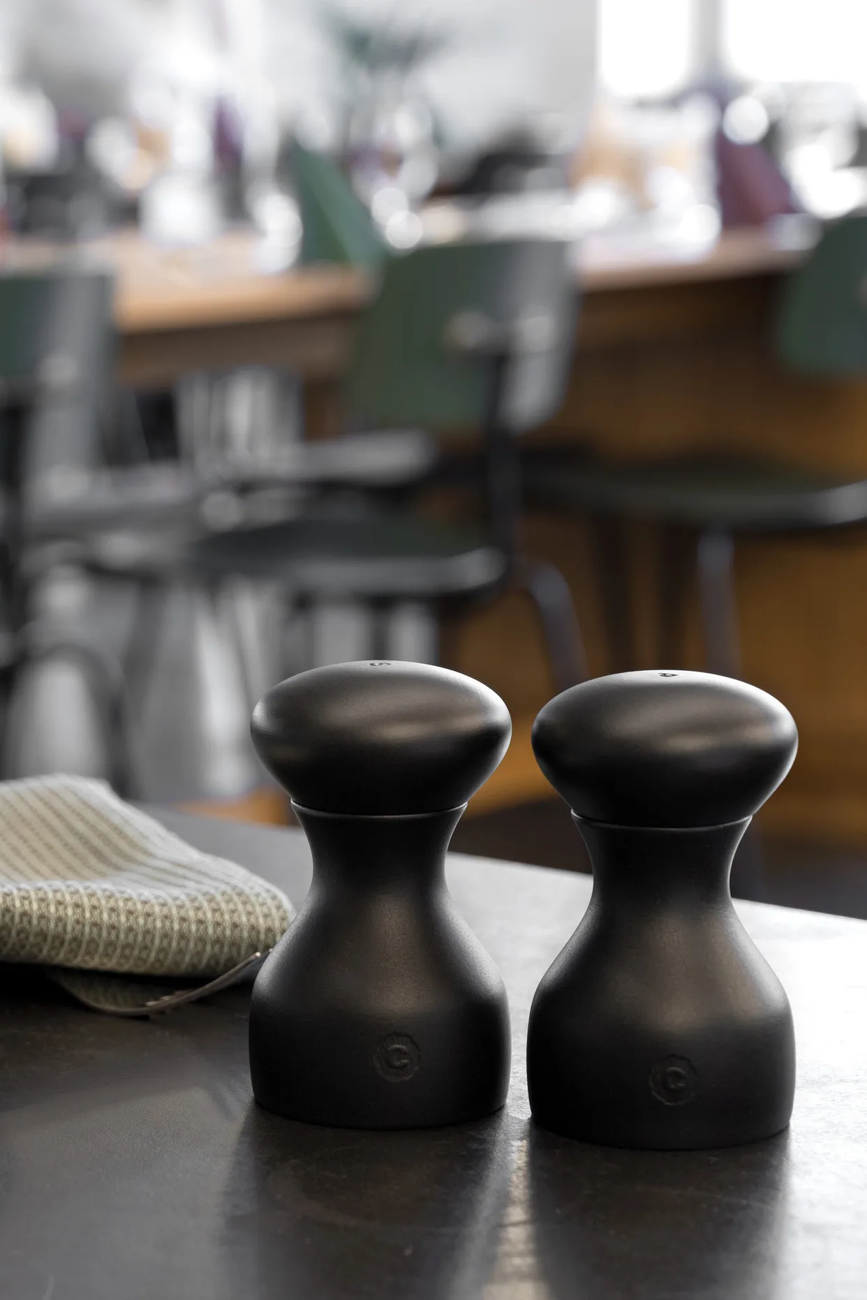 Lyon salt- och pepparkvarnsset, Black, 2 delar Crushgrind
