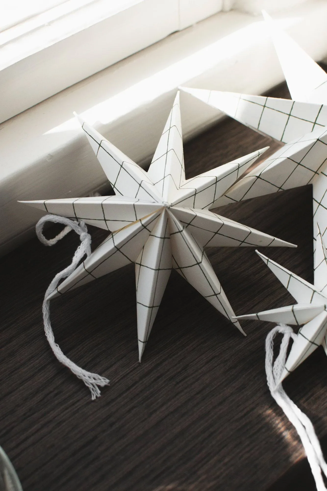 Paper winter star dekorationshänge, Square white, medium, Ø14 cm DBKD