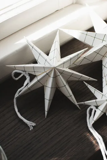 Paper winter star dekorationshänge - Square white, medium, Ø14 cm - DBKD