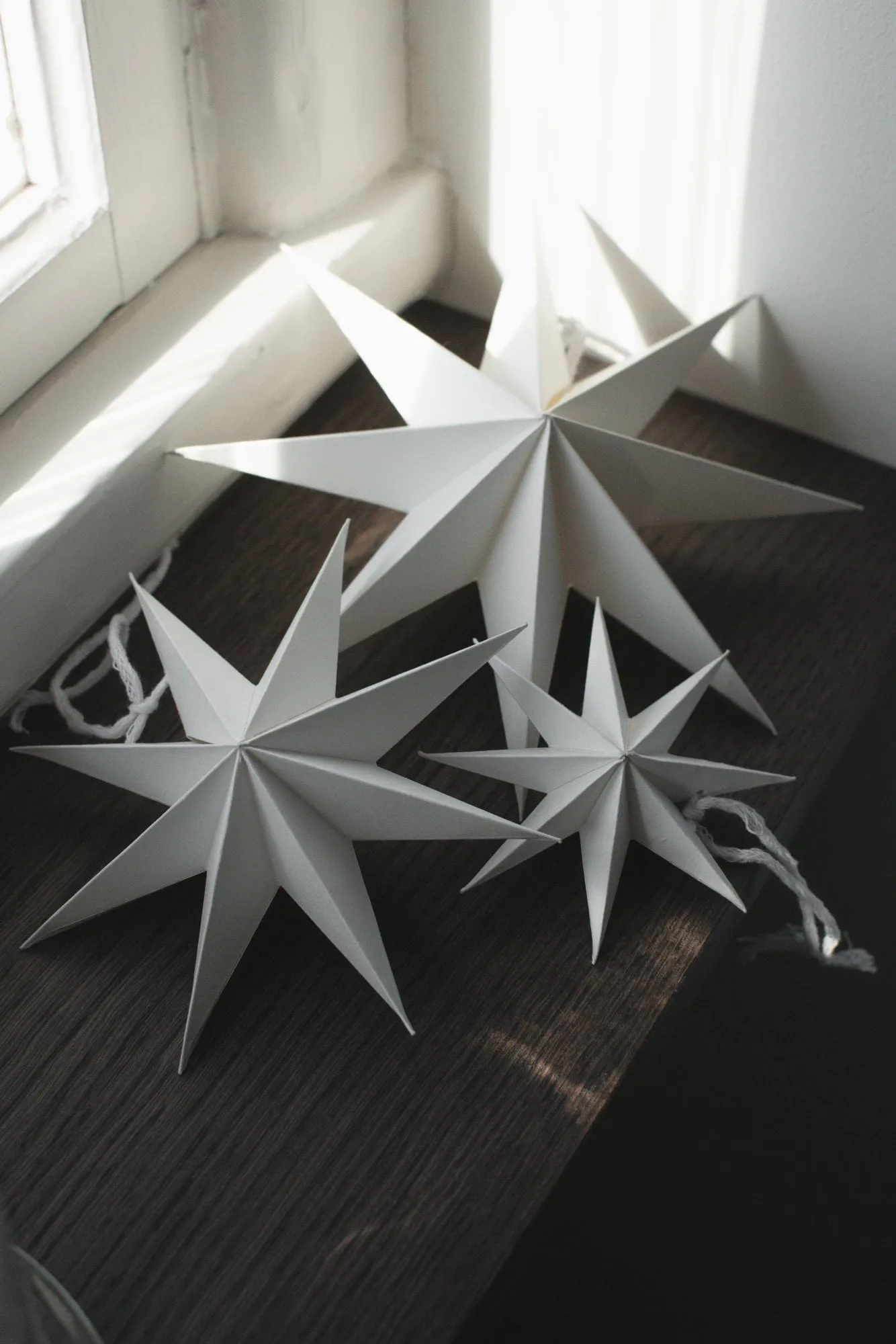 Paper winter star dekorationshänge, White, medium, Ø14 cm DBKD
