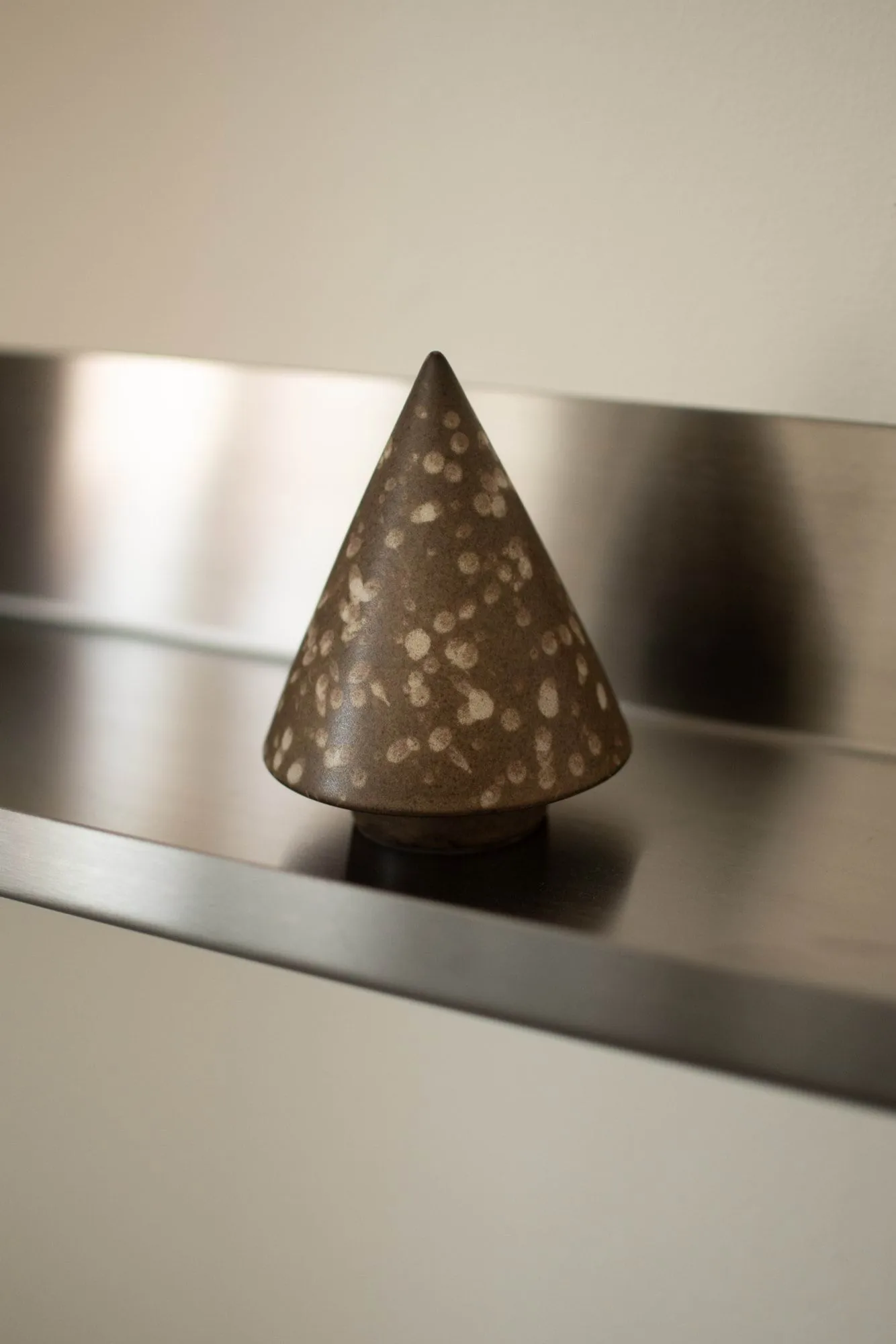 Peak träd dekorationsdetalj, Brown dot, Ø9 cm DBKD
