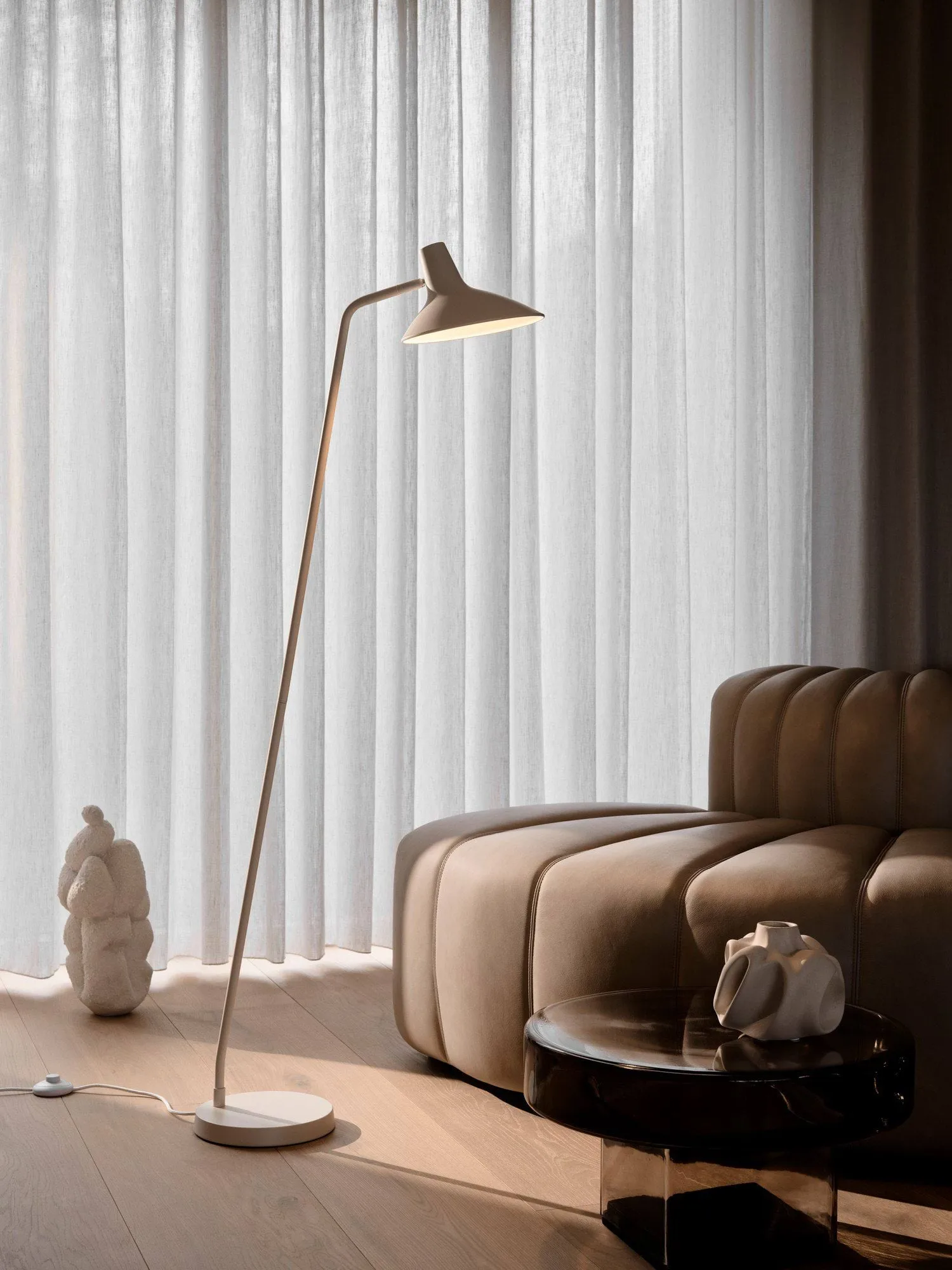 Darci golvlampa 143 cm, Sand Design For The People