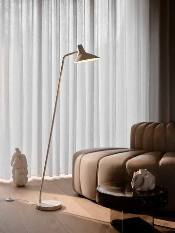 Darci golvlampa 143 cm - Sand - Design For The People