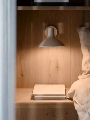 Darci short vägglampa - Sand - Design For The People