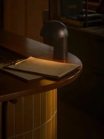 Faye portabel bordslampa - Svart - Design For The People