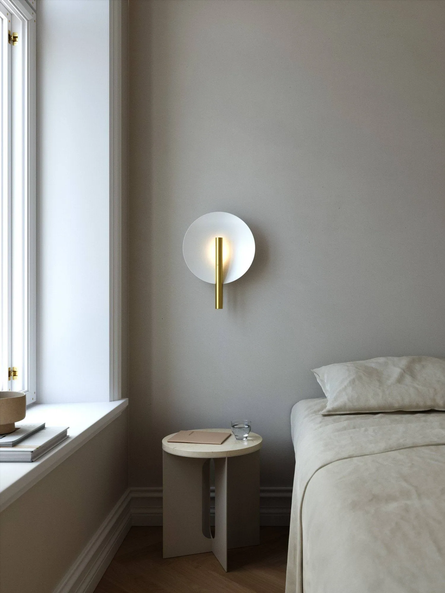 Furiko vägglampa, Borstad mässing Design For The People