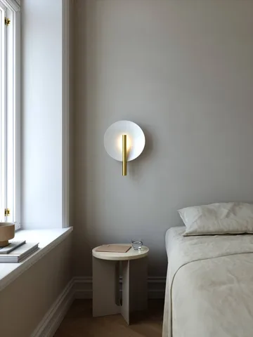 Furiko vägglampa - Borstad mässing - Design For The People