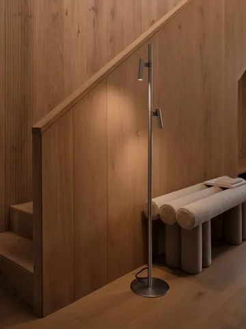 Makoto Golvlamp - Satin krom, 150 cm - Design For The People