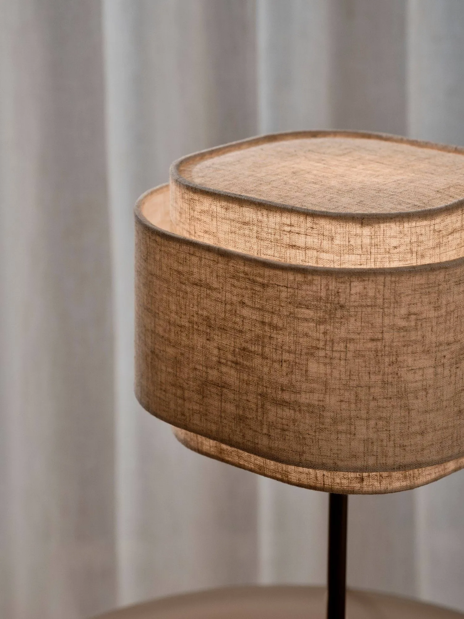 Takai bordslampa, Beige, Ø21x37 cm Design For The People Takai bordslampa, Beige, Ø21x37 cm Design For The People