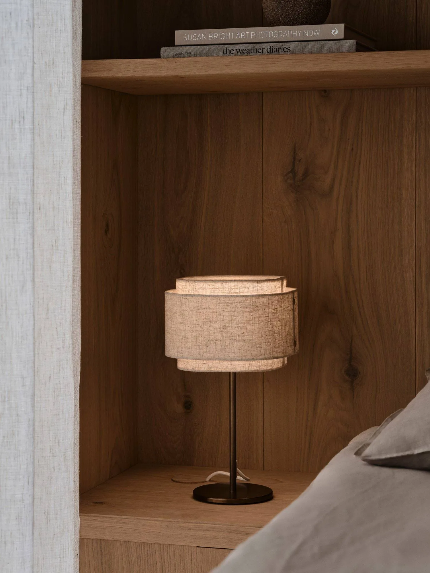 Takai bordslampa, Beige, Ø21x37 cm Design For The People Takai bordslampa, Beige, Ø21x37 cm Design For The People