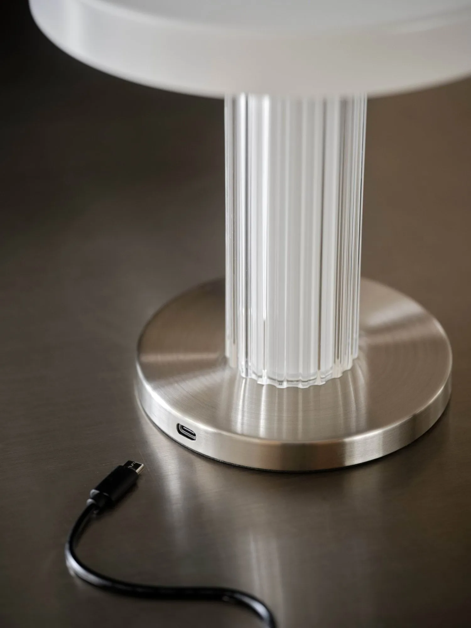 Trezzi portabel bordslampa, Vit Design For The People