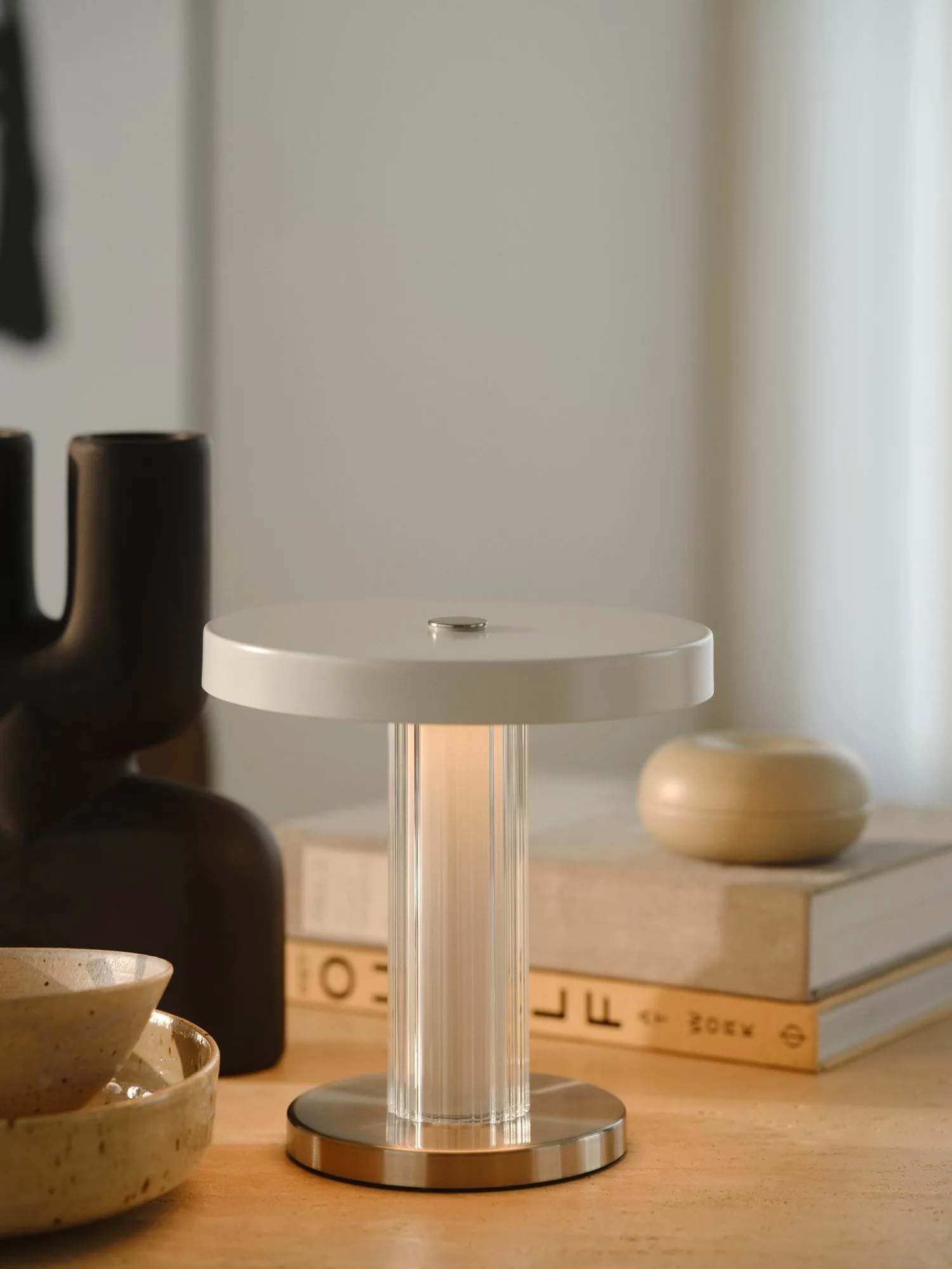 Trezzi portabel bordslampa, Vit Design For The People