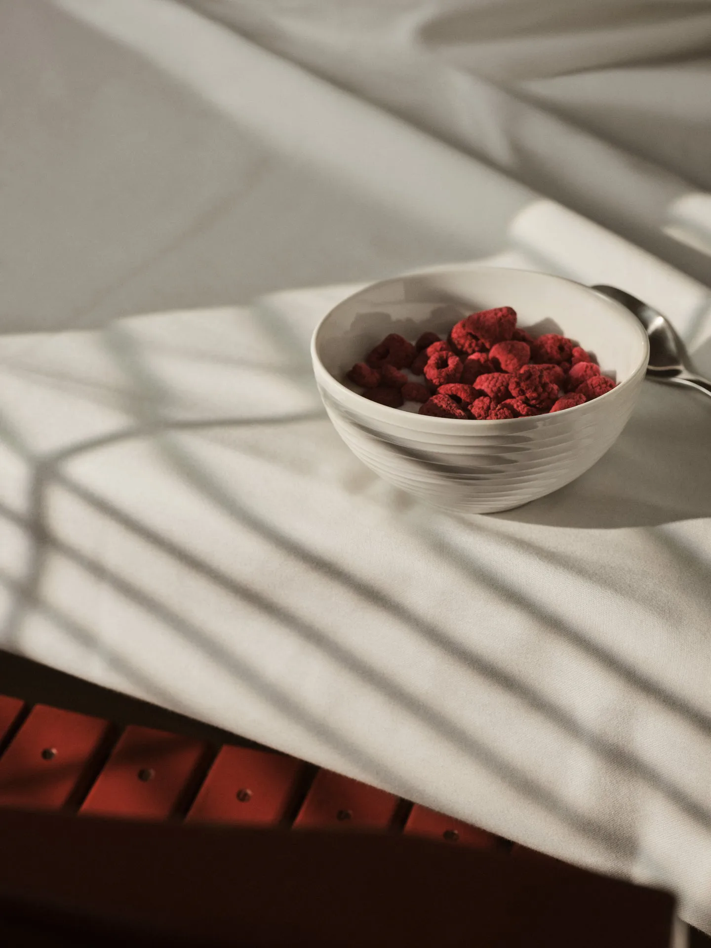 Blond skål 60 cl, dot vit Design House Stockholm