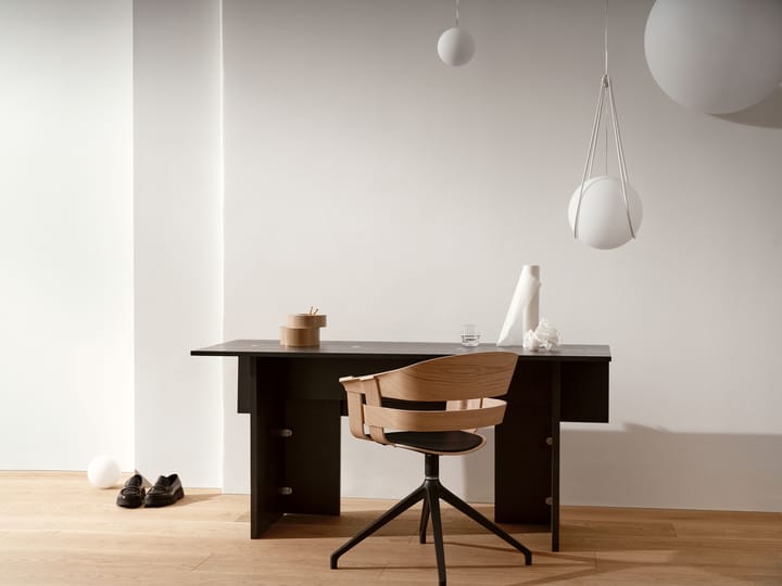 Kosmos hållare svart, mellan Design House Stockholm