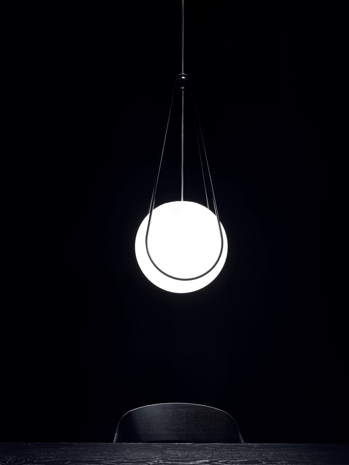 Kosmos hållare svart, mellan Design House Stockholm